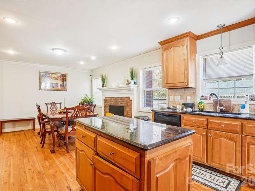 7459 Elwood Drive, Charlotte, NC 28227.  MLS# CAR4355615, YatesRealty ID 16697. Main House - Kitchen