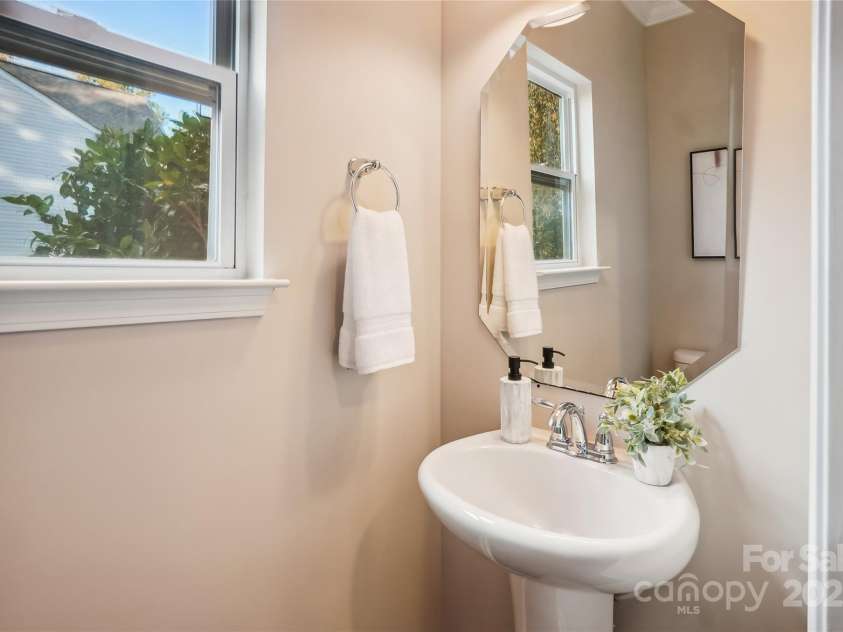 6003 Hawk View Road, Waxhaw, NC 28173.  MLS# CAR4197958, YatesRealty ID 16699. 