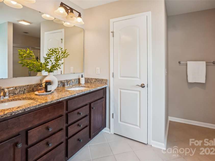 6003 Hawk View Road, Waxhaw, NC 28173.  MLS# CAR4197958, YatesRealty ID 16699. 