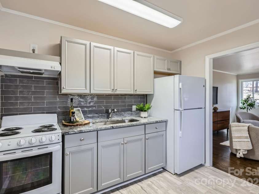 3210 Marlborough Road, Charlotte, NC 28208.  MLS# CAR4152456, YatesRealty ID 1670. 