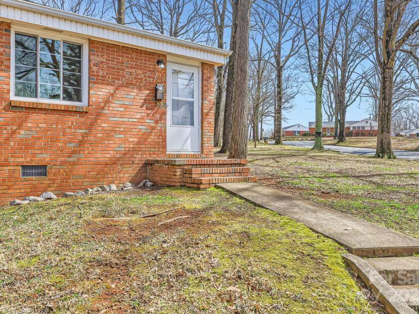 3210 Marlborough Road, Charlotte, NC 28208.  MLS# CAR4152456, YatesRealty ID 1670. 