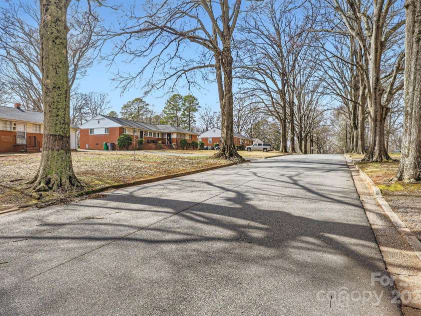3210 Marlborough Road, Charlotte, NC 28208.  MLS# CAR4152456, YatesRealty ID 1670. 
