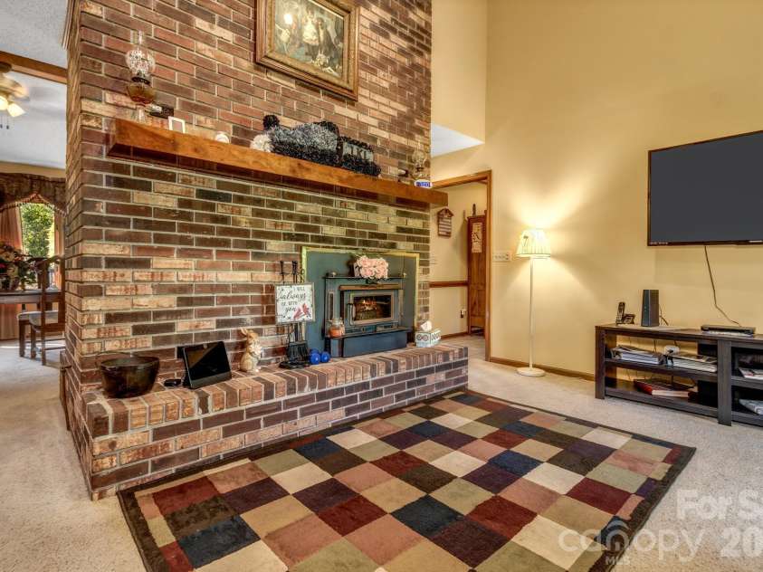 218 Brown Road, Hendersonville, NC 28791.  MLS# CAR4371847, YatesRealty ID 16700. 