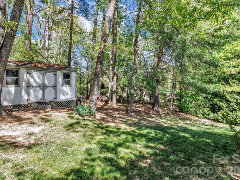 218 Brown Road, Hendersonville, NC 28791.  MLS# CAR4371847, YatesRealty ID 16700. 