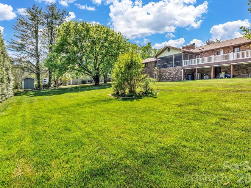 218 Brown Road, Hendersonville, NC 28791.  MLS# CAR4371847, YatesRealty ID 16700. 