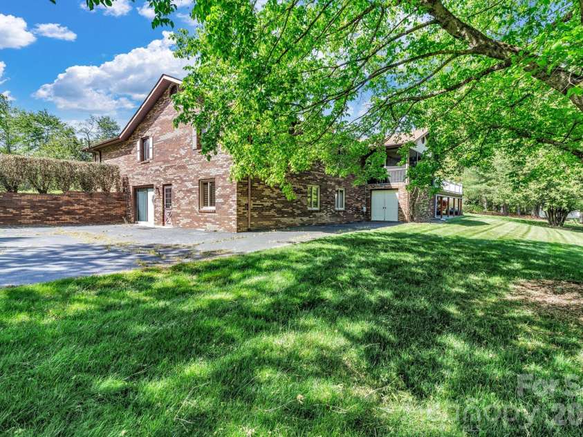 218 Brown Road, Hendersonville, NC 28791.  MLS# CAR4371847, YatesRealty ID 16700. 