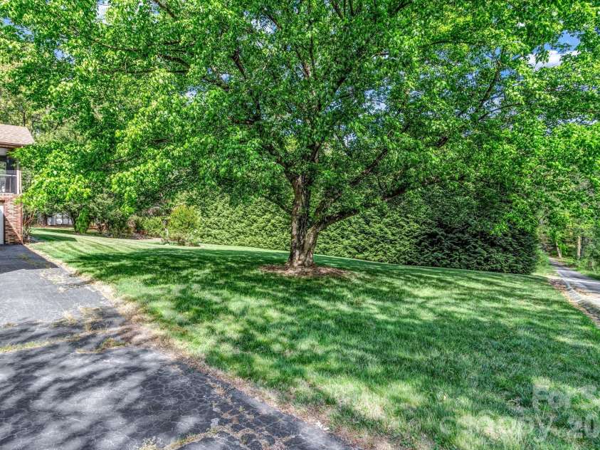 218 Brown Road, Hendersonville, NC 28791.  MLS# CAR4371847, YatesRealty ID 16700. 