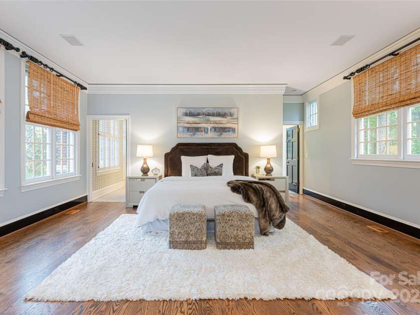 31 Busbee Road, Asheville, NC 28803.  MLS# CAR4240113, YatesRealty ID 16700. 