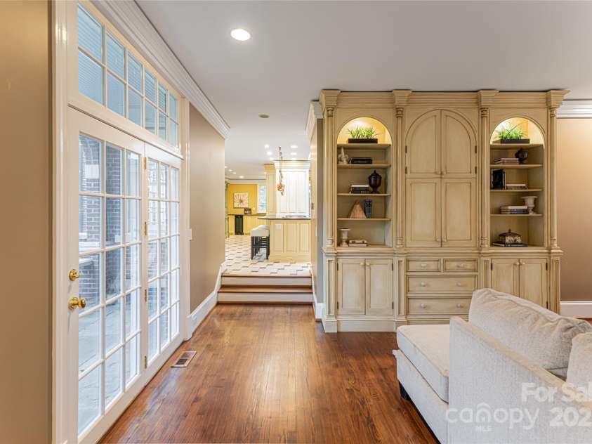 31 Busbee Road, Asheville, NC 28803.  MLS# CAR4240113, YatesRealty ID 16700. 