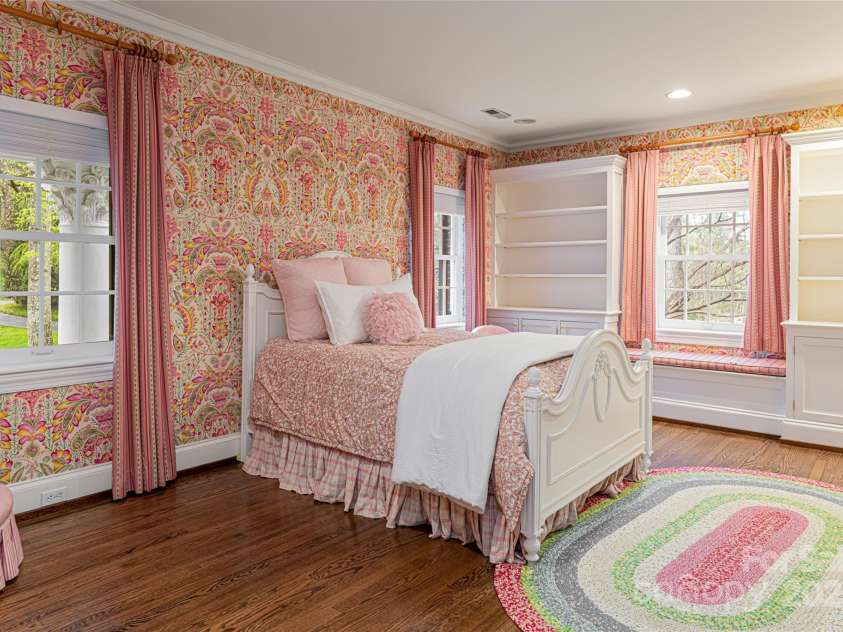 31 Busbee Road, Asheville, NC 28803.  MLS# CAR4240113, YatesRealty ID 16700. 