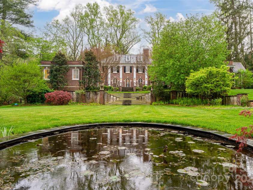 31 Busbee Road, Asheville, NC 28803.  MLS# CAR4240113, YatesRealty ID 16700. 