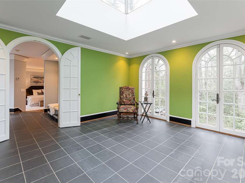 31 Busbee Road, Asheville, NC 28803.  MLS# CAR4240113, YatesRealty ID 16700. 