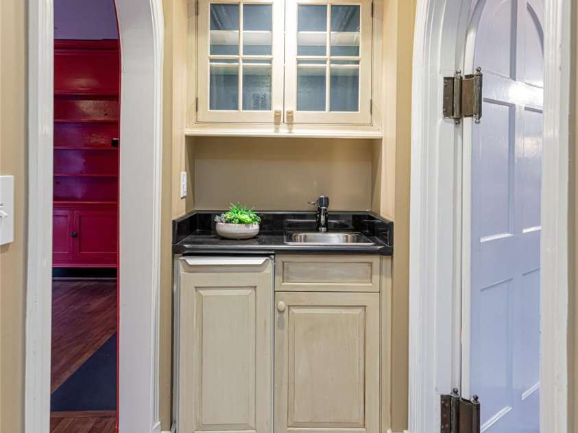 31 Busbee Road, Asheville, NC 28803.  MLS# CAR4240113, YatesRealty ID 16700. 