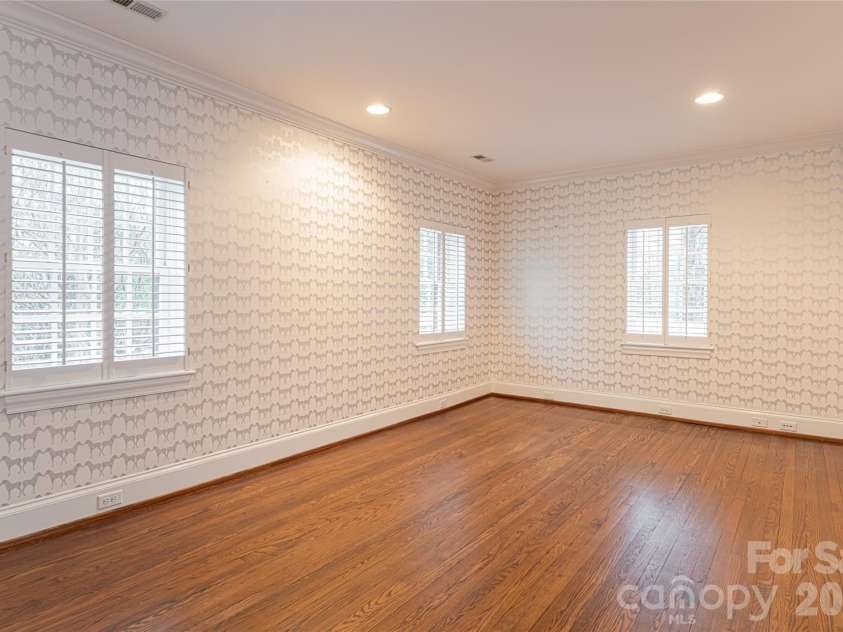 31 Busbee Road, Asheville, NC 28803.  MLS# CAR4240113, YatesRealty ID 16700. 