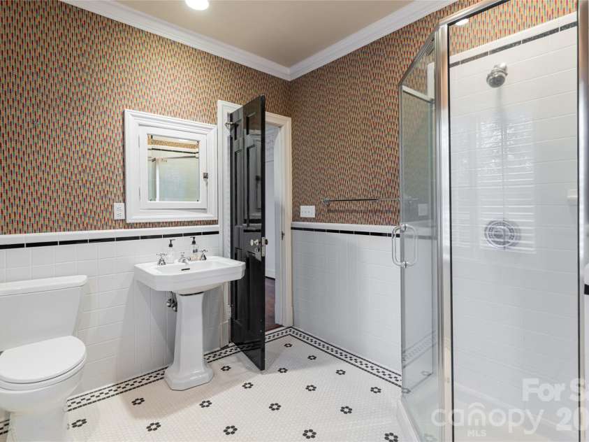 31 Busbee Road, Asheville, NC 28803.  MLS# CAR4240113, YatesRealty ID 16700. 