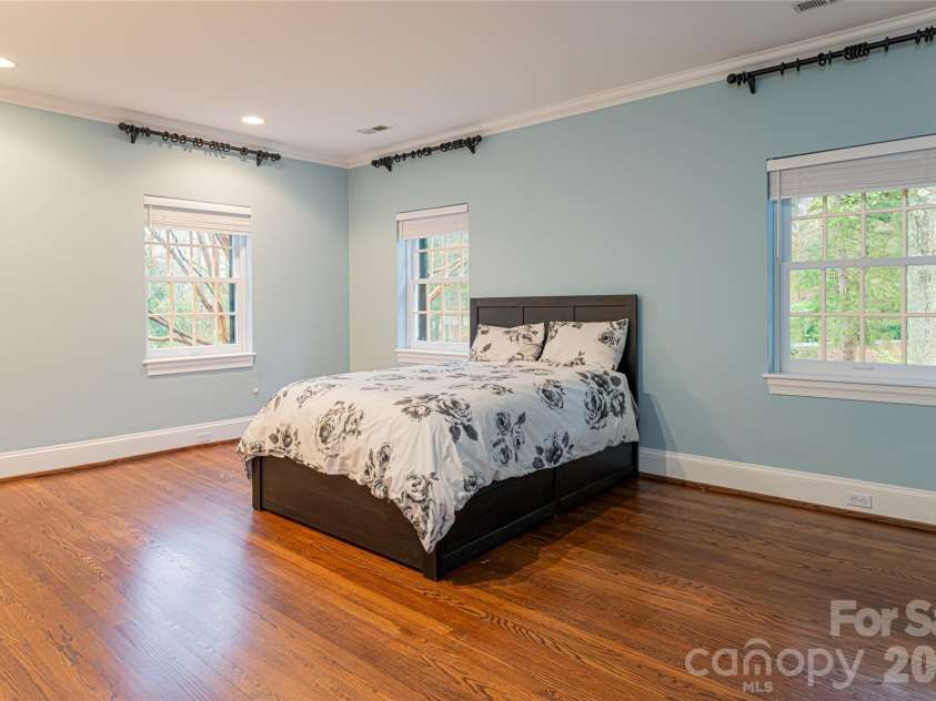 31 Busbee Road, Asheville, NC 28803.  MLS# CAR4240113, YatesRealty ID 16700. 