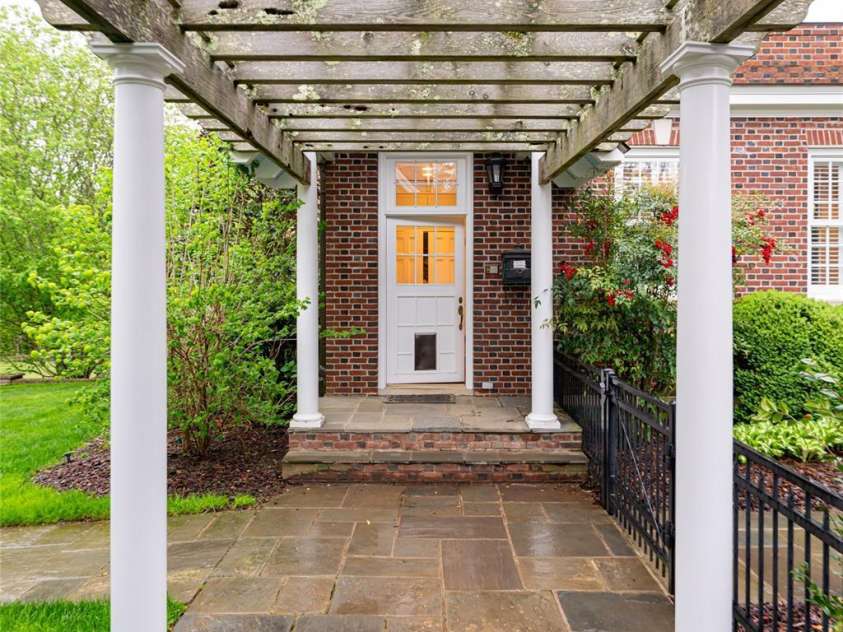 31 Busbee Road, Asheville, NC 28803.  MLS# CAR4240113, YatesRealty ID 16700. 