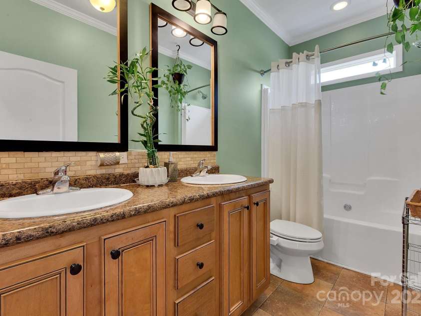 52 Luther Cove Road, Candler, NC 28715.  MLS# CAR4257069, YatesRealty ID 16701. Bathroom