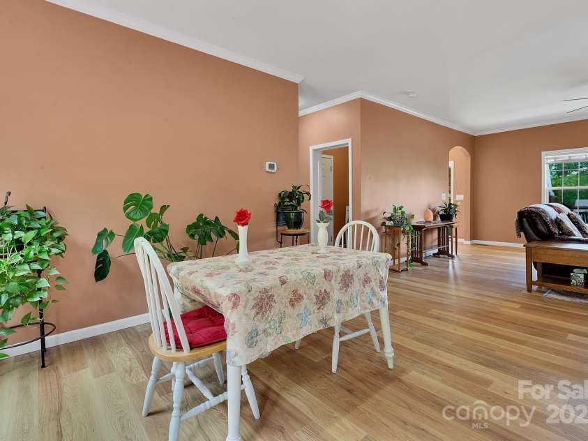 52 Luther Cove Road, Candler, NC 28715.  MLS# CAR4257069, YatesRealty ID 16701. Dining Area