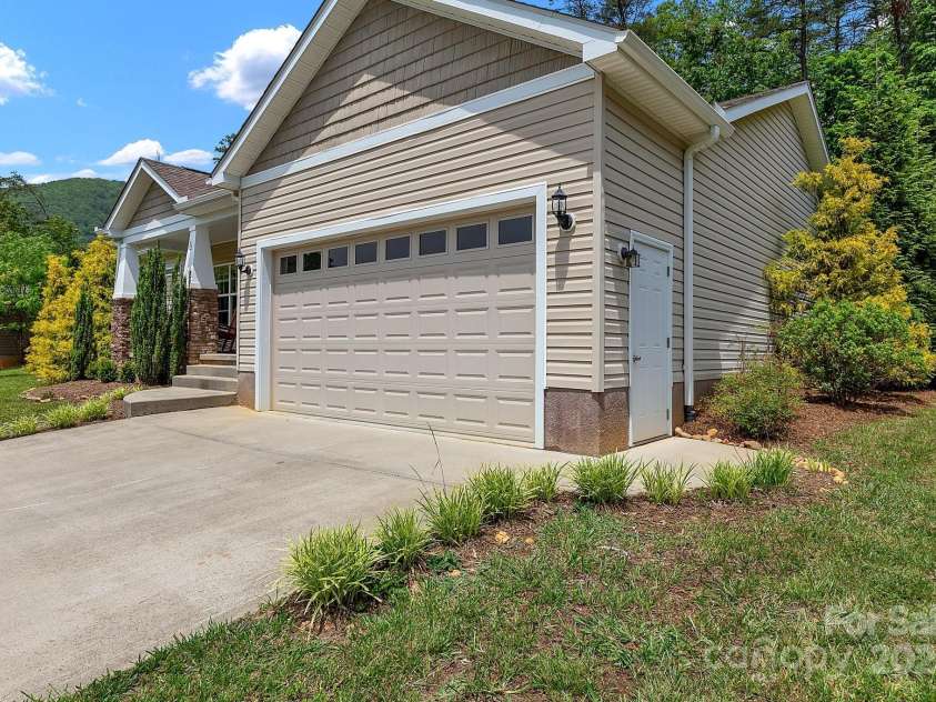 52 Luther Cove Road, Candler, NC 28715.  MLS# CAR4257069, YatesRealty ID 16701. Garage