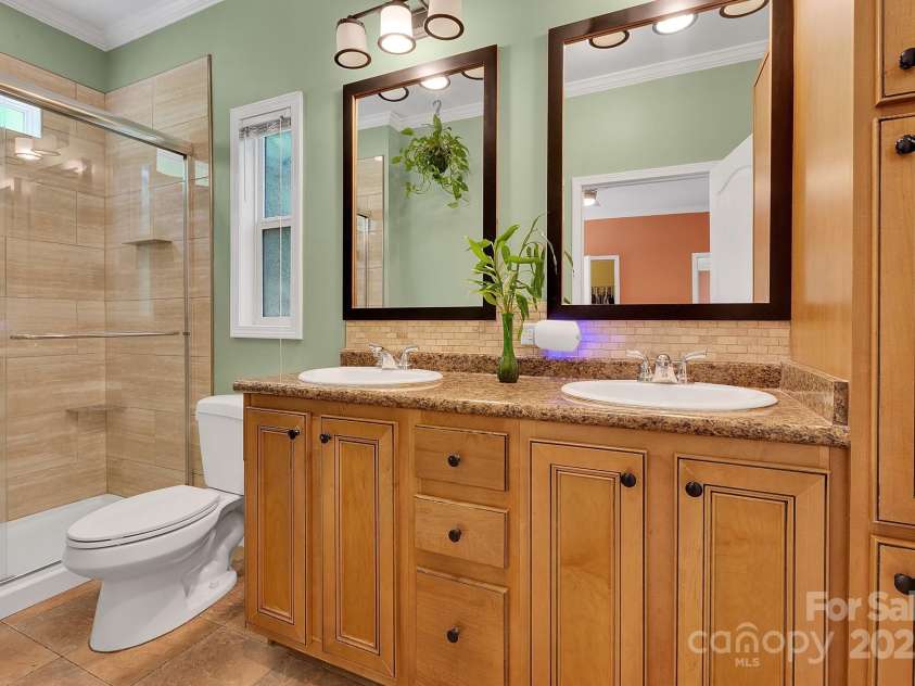 52 Luther Cove Road, Candler, NC 28715.  MLS# CAR4257069, YatesRealty ID 16701. Primary Bath