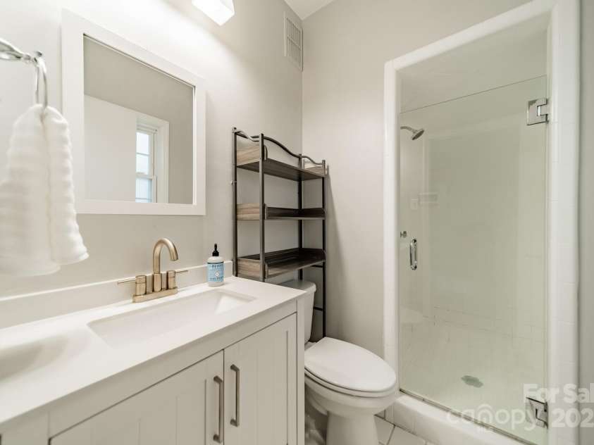 5927 Quail Hollow Road, Charlotte, NC 28210.  MLS# CAR4260854, YatesRealty ID 16703. 