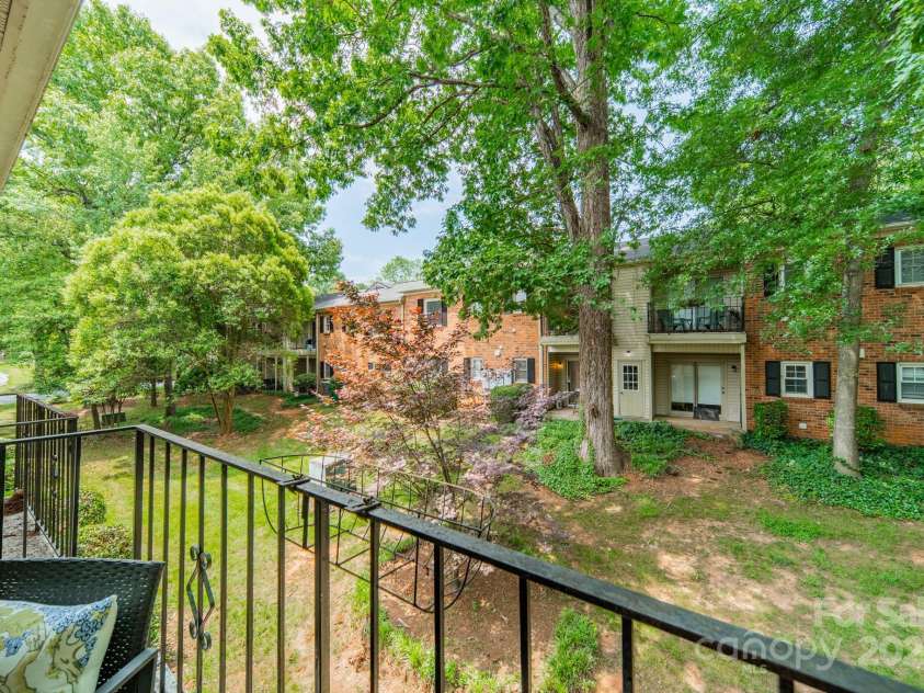 5927 Quail Hollow Road, Charlotte, NC 28210.  MLS# CAR4260854, YatesRealty ID 16703. 