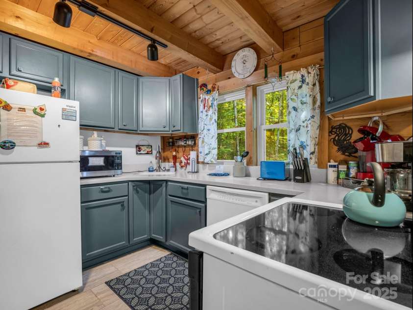 480 River Crest Parkway, Rutherfordton, NC 28139.  MLS# CAR4253516, YatesRealty ID 16704. Fully Equipped Kitchen