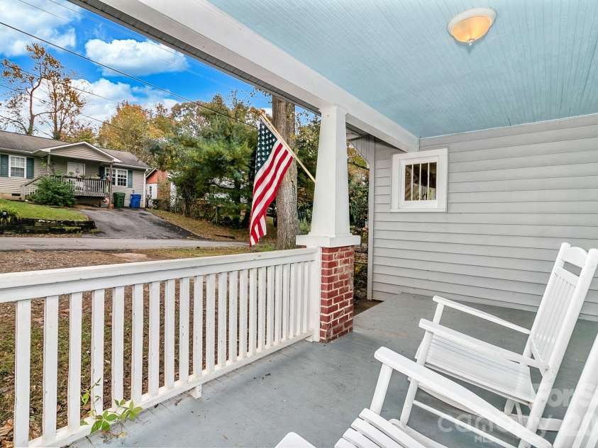5 Main Street, Asheville, NC 28803.  MLS# CAR4373261, YatesRealty ID 16704. 