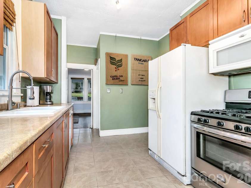 5 Main Street, Asheville, NC 28803.  MLS# CAR4373261, YatesRealty ID 16704. 