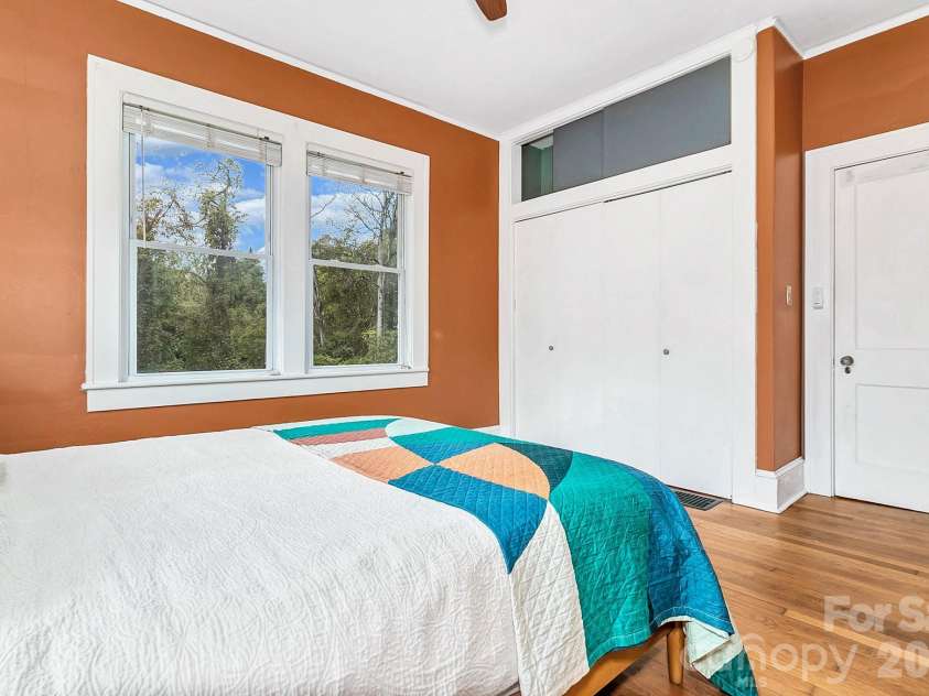 5 Main Street, Asheville, NC 28803.  MLS# CAR4373261, YatesRealty ID 16704. 