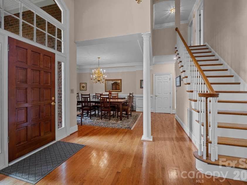 10317 Clubhouse View Lane, Mint Hill, NC 28227.  MLS# CAR4313270, YatesRealty ID 16705. Grand 2 story foyer.