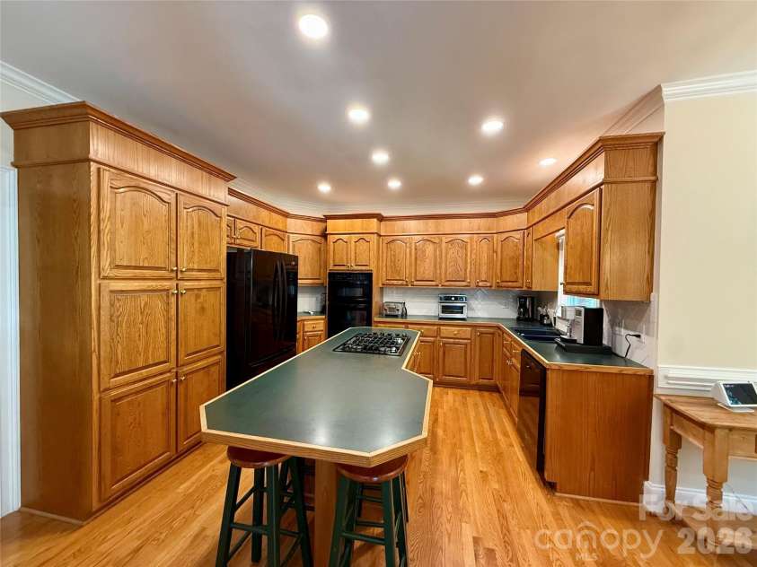 10317 Clubhouse View Lane, Mint Hill, NC 28227.  MLS# CAR4313270, YatesRealty ID 16705. Large center island.