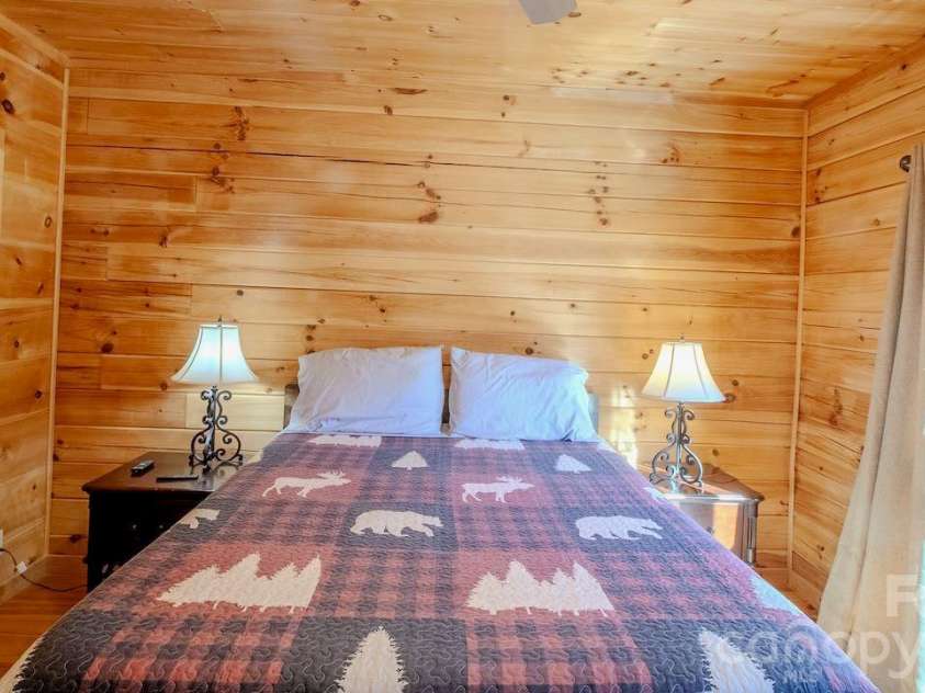 187 Gardeners Cove, Whittier, NC 28789.  MLS# CAR4355079, YatesRealty ID 16705. Front Bedroom