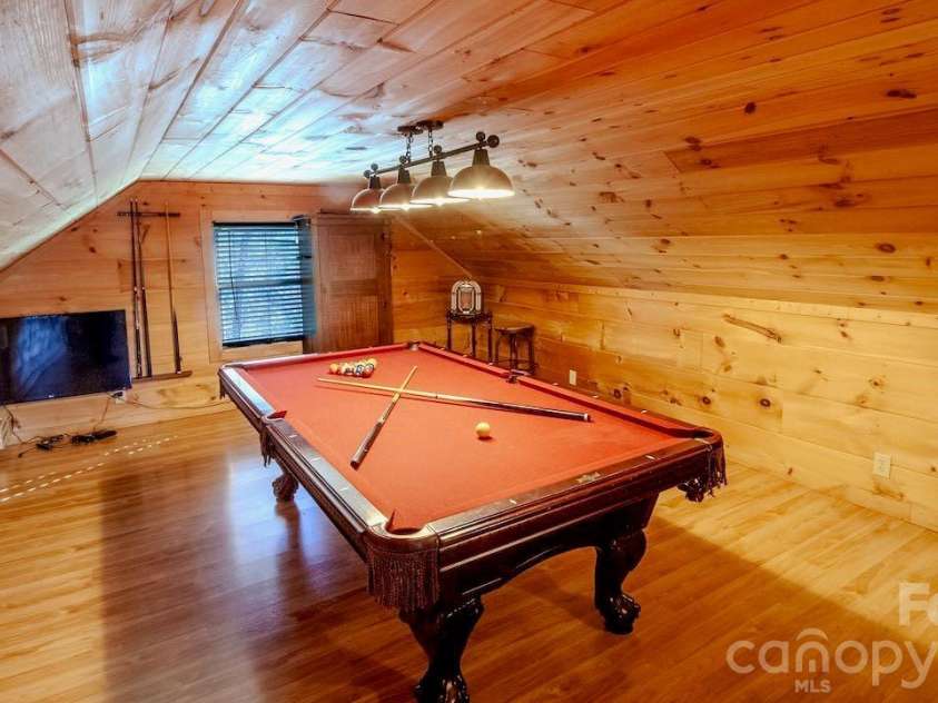 187 Gardeners Cove, Whittier, NC 28789.  MLS# CAR4355079, YatesRealty ID 16705. Game room in bonus space