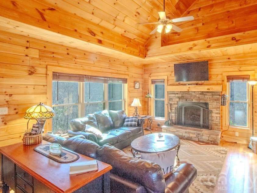 187 Gardeners Cove, Whittier, NC 28789.  MLS# CAR4355079, YatesRealty ID 16705. Great Room with wood-burning fireplace 