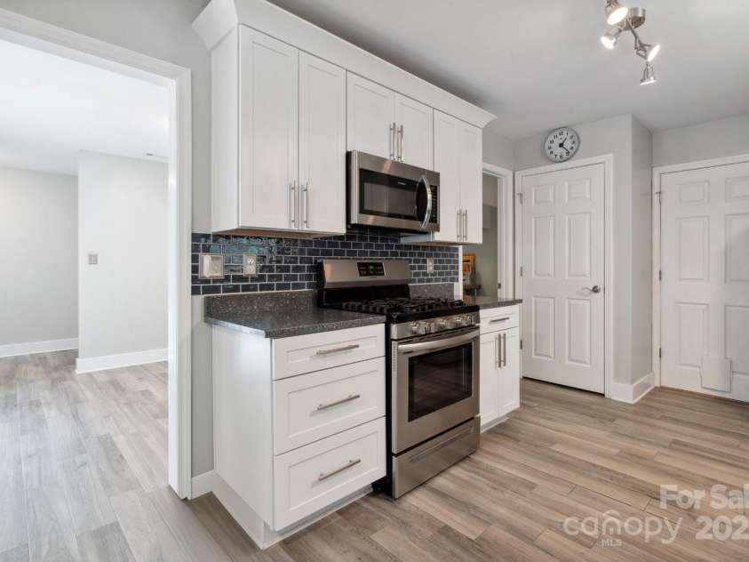 3807 Sweetgrass Lane, Charlotte, NC 28226.  MLS# CAR4261145, YatesRealty ID 16708. 