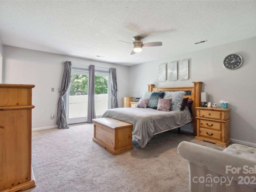 3807 Sweetgrass Lane, Charlotte, NC 28226.  MLS# CAR4261145, YatesRealty ID 16708. 