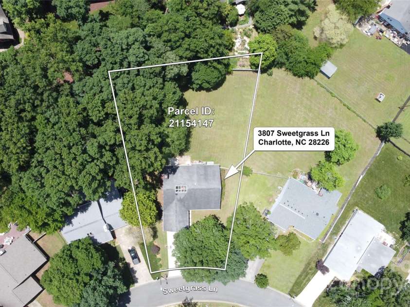 3807 Sweetgrass Lane, Charlotte, NC 28226.  MLS# CAR4261145, YatesRealty ID 16708. 
