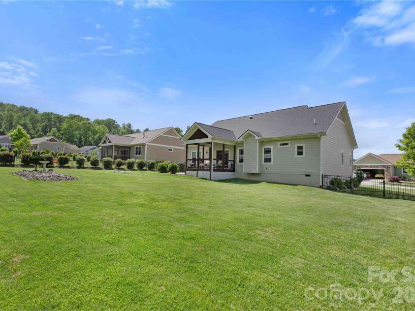 806 Blacksmith Run Drive, Hendersonville, NC 28792.  MLS# CAR4360662, YatesRealty ID 16708. 