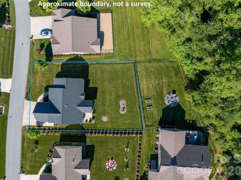 806 Blacksmith Run Drive, Hendersonville, NC 28792.  MLS# CAR4360662, YatesRealty ID 16708. 