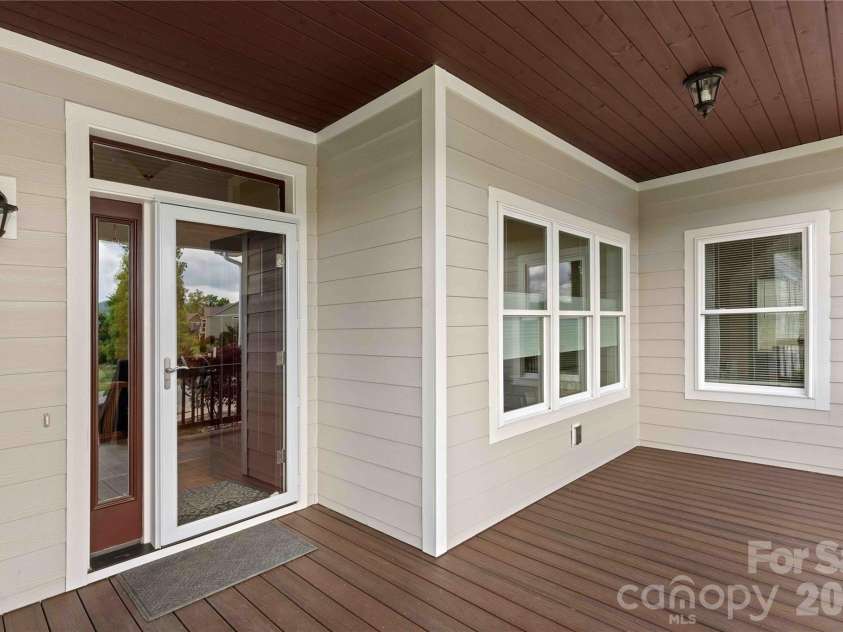 806 Blacksmith Run Drive, Hendersonville, NC 28792.  MLS# CAR4360662, YatesRealty ID 16708. 