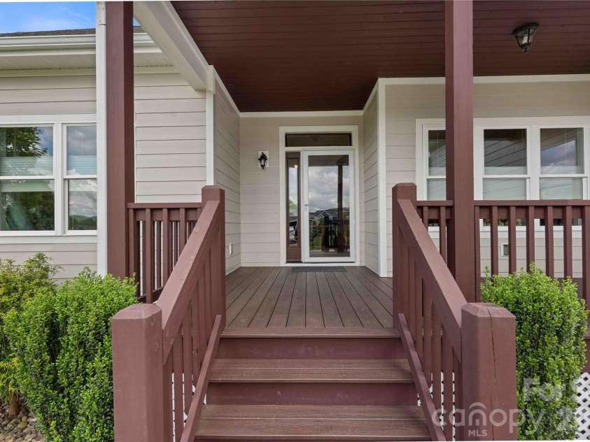 806 Blacksmith Run Drive, Hendersonville, NC 28792.  MLS# CAR4360662, YatesRealty ID 16708. 