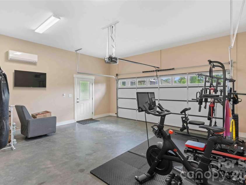 806 Blacksmith Run Drive, Hendersonville, NC 28792.  MLS# CAR4360662, YatesRealty ID 16708. 