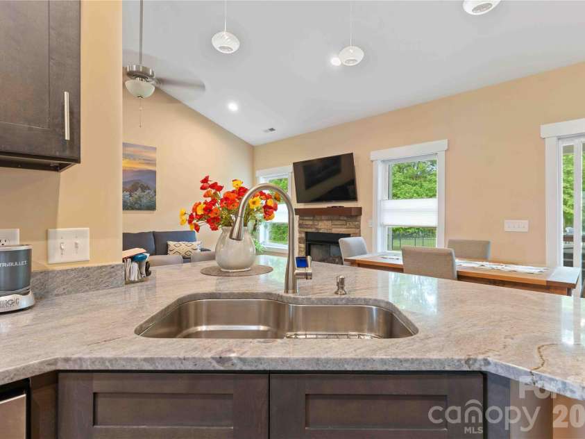806 Blacksmith Run Drive, Hendersonville, NC 28792.  MLS# CAR4360662, YatesRealty ID 16708. 