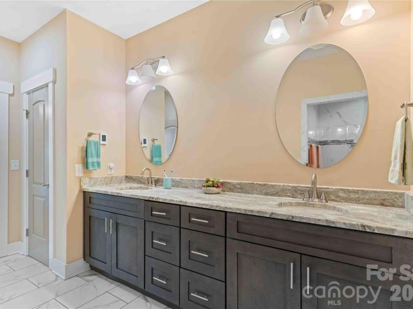 806 Blacksmith Run Drive, Hendersonville, NC 28792.  MLS# CAR4360662, YatesRealty ID 16708. 