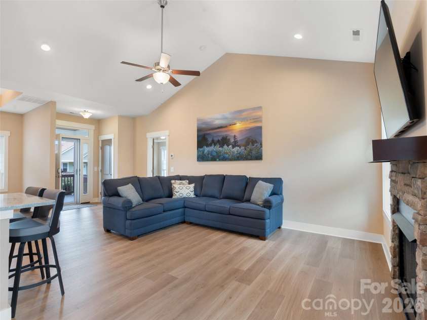 806 Blacksmith Run Drive, Hendersonville, NC 28792.  MLS# CAR4360662, YatesRealty ID 16708. 