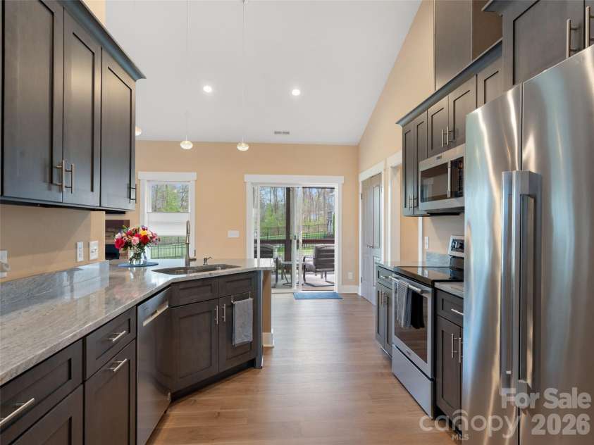 806 Blacksmith Run Drive, Hendersonville, NC 28792.  MLS# CAR4360662, YatesRealty ID 16708. 