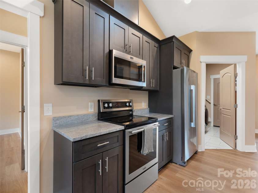 806 Blacksmith Run Drive, Hendersonville, NC 28792.  MLS# CAR4360662, YatesRealty ID 16708. 
