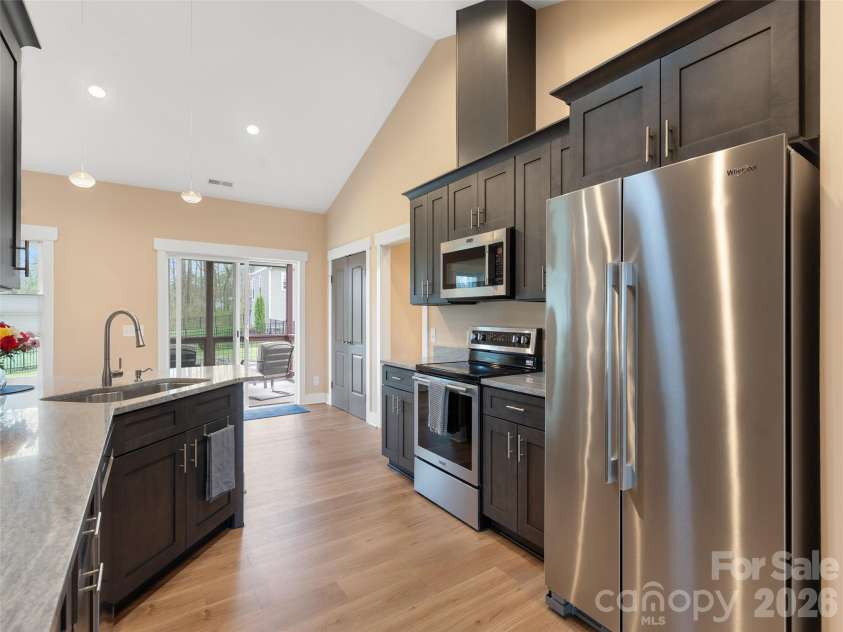 806 Blacksmith Run Drive, Hendersonville, NC 28792.  MLS# CAR4360662, YatesRealty ID 16708. 